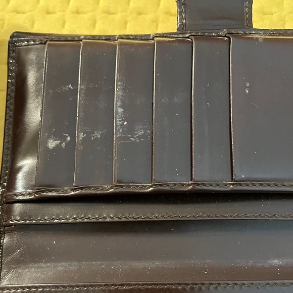 Gucci leather wallet. 100% Authentic. PreLoved but still lots of life left. - Picture 3 of 16